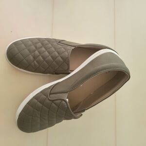 A New Day quilted slip ons womens size 8.5